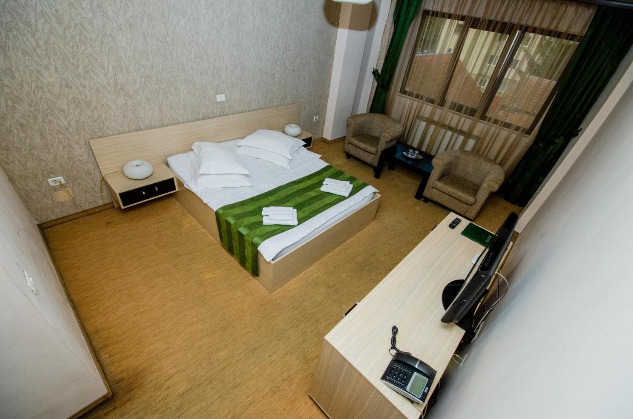 Hotel Davos Deva Esterno foto