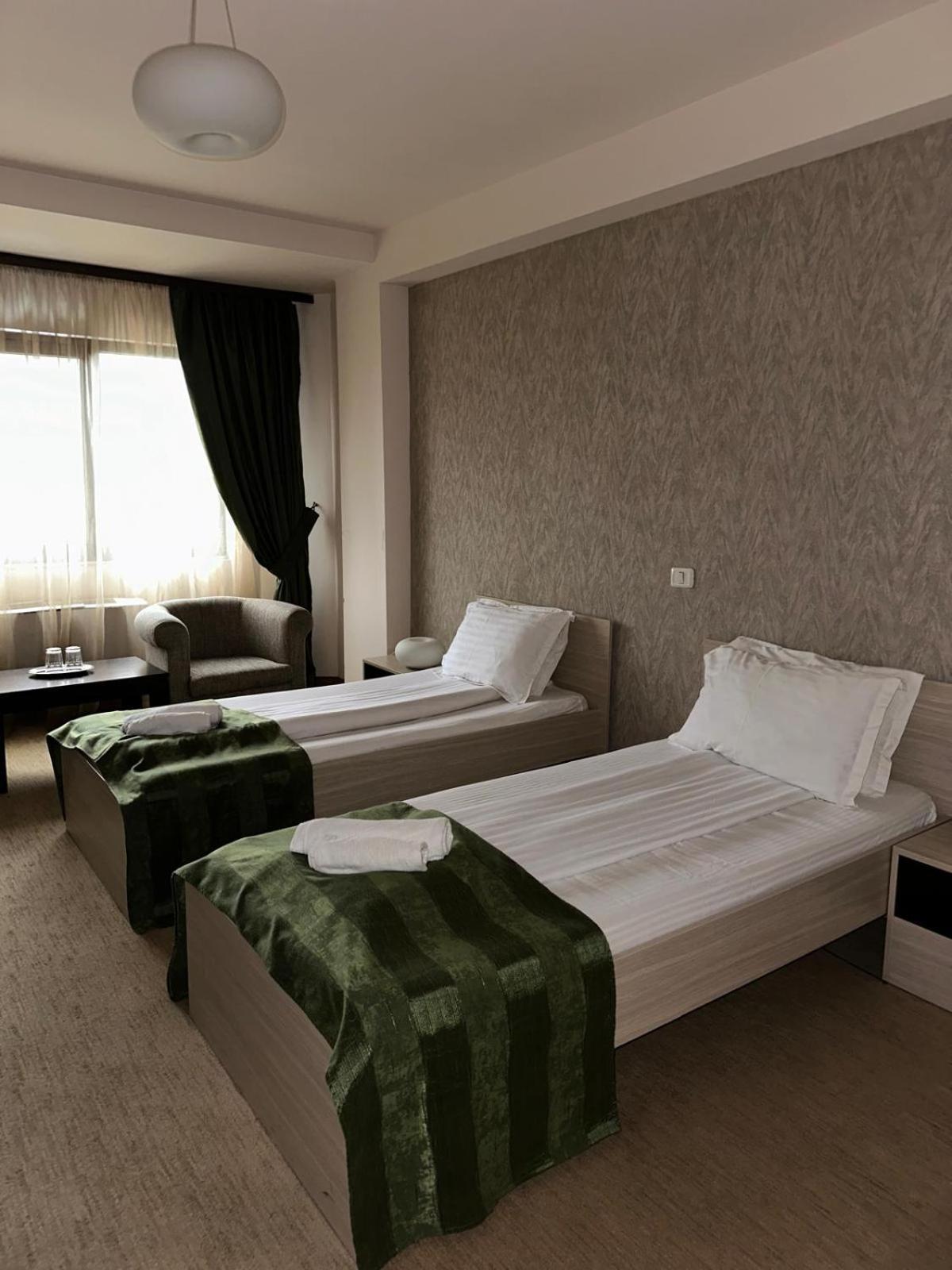Hotel Davos Deva Esterno foto