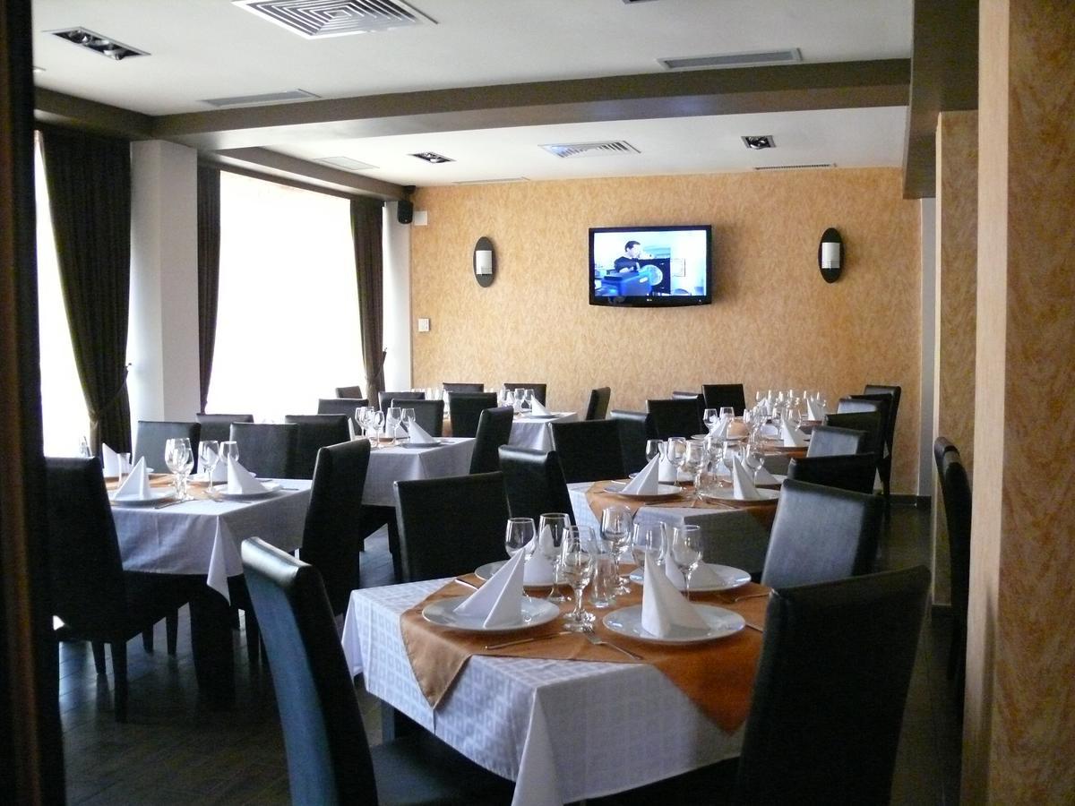 Hotel Davos Deva Esterno foto