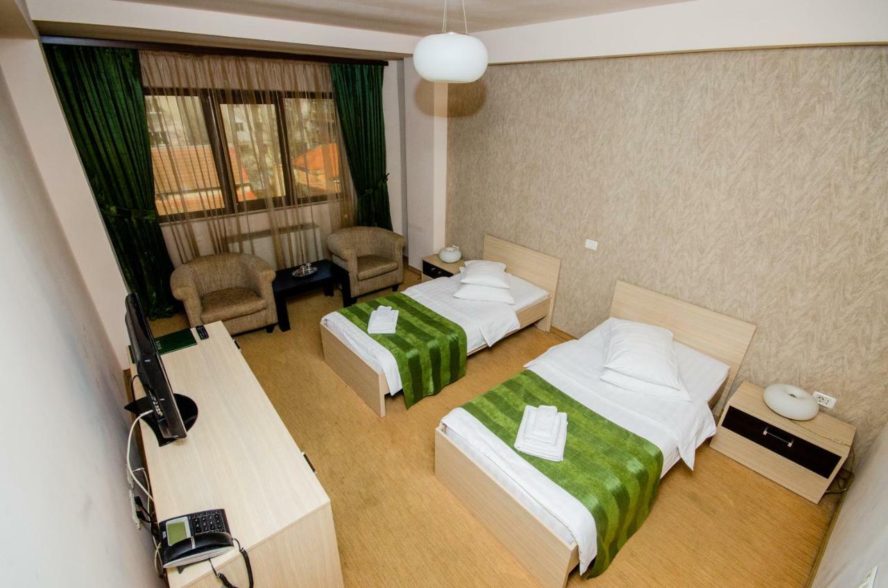 Hotel Davos Deva Esterno foto